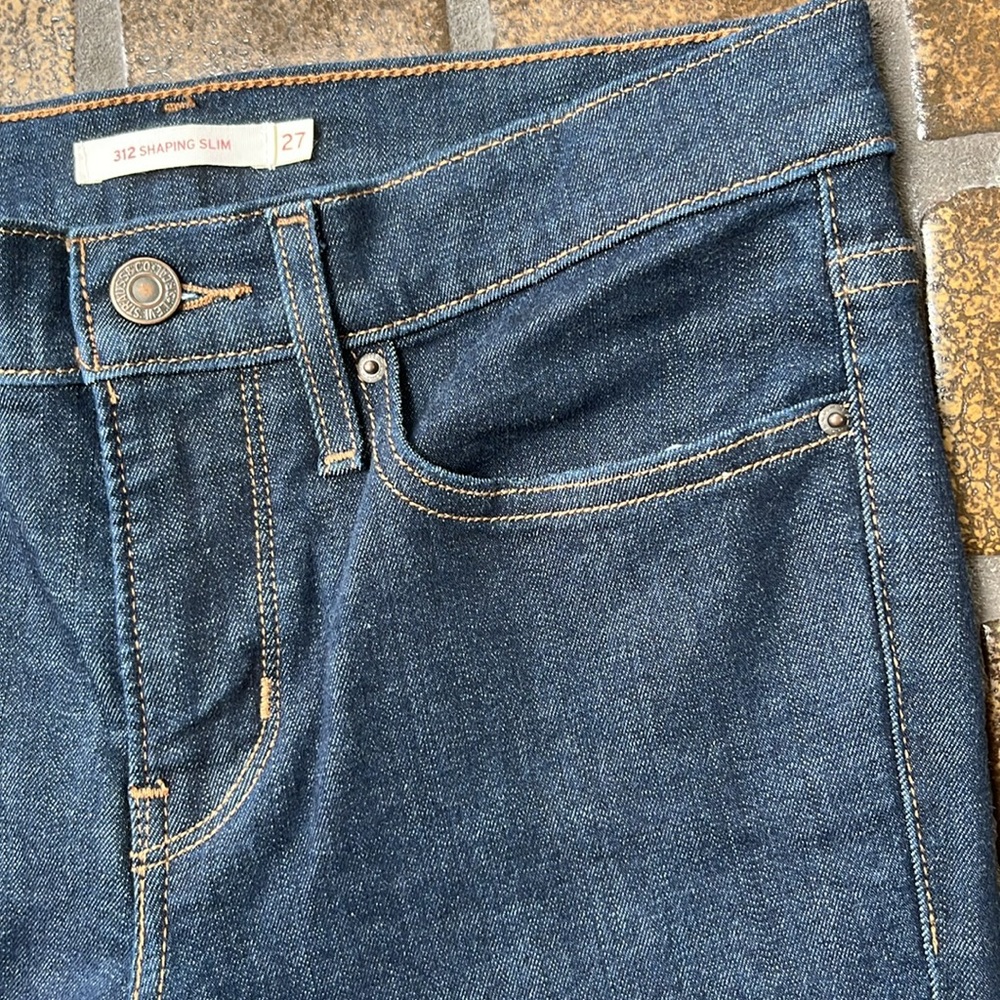 Levi’s Mid-Rise 312 Shaping Slim Leg Jean - Picture 6 of 15